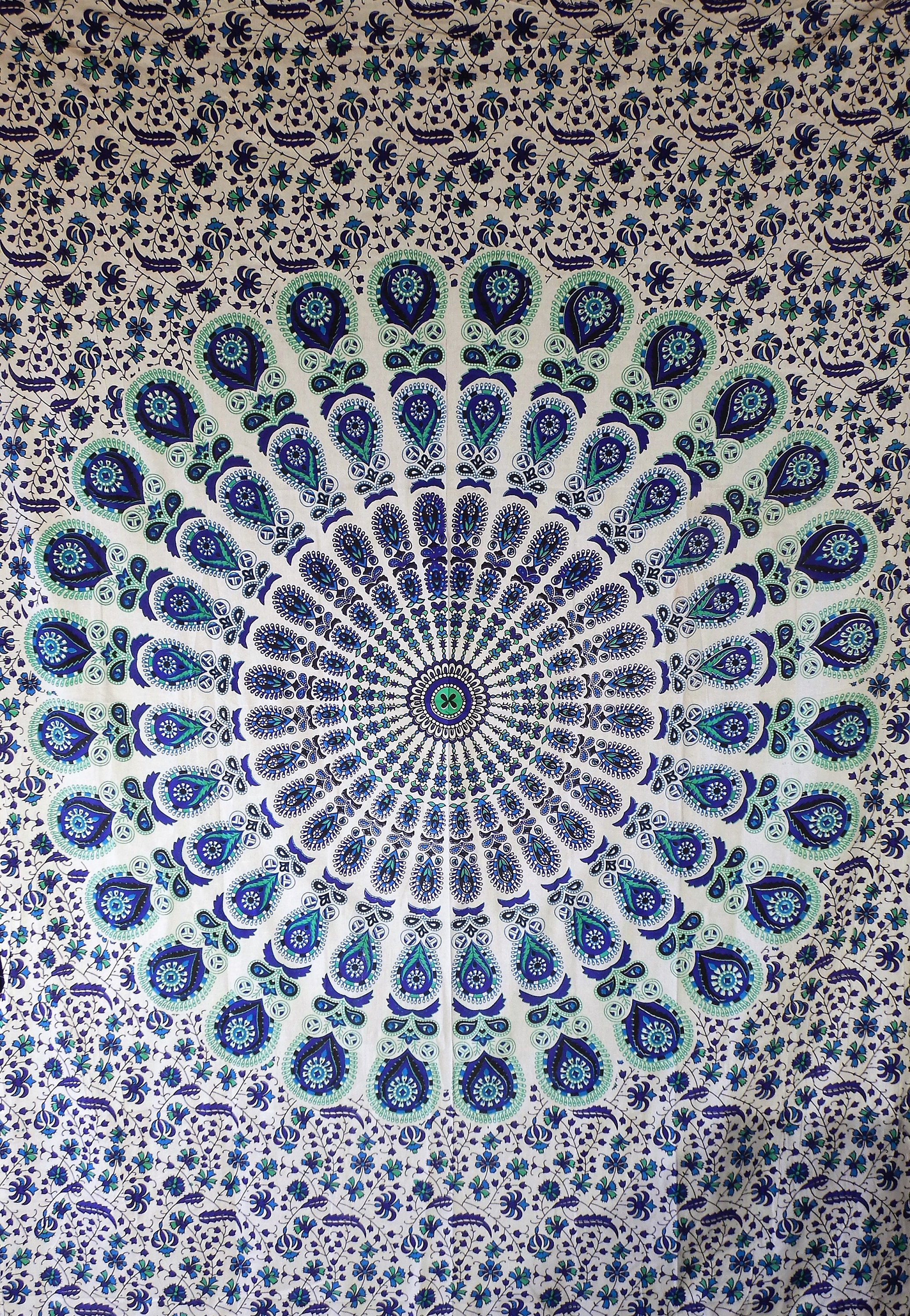 Tenture Murale Au Motif Mandala Pouvant Servir de Tapisserie, Couvre Lit, Nappe, Rideaux ou Drap Can