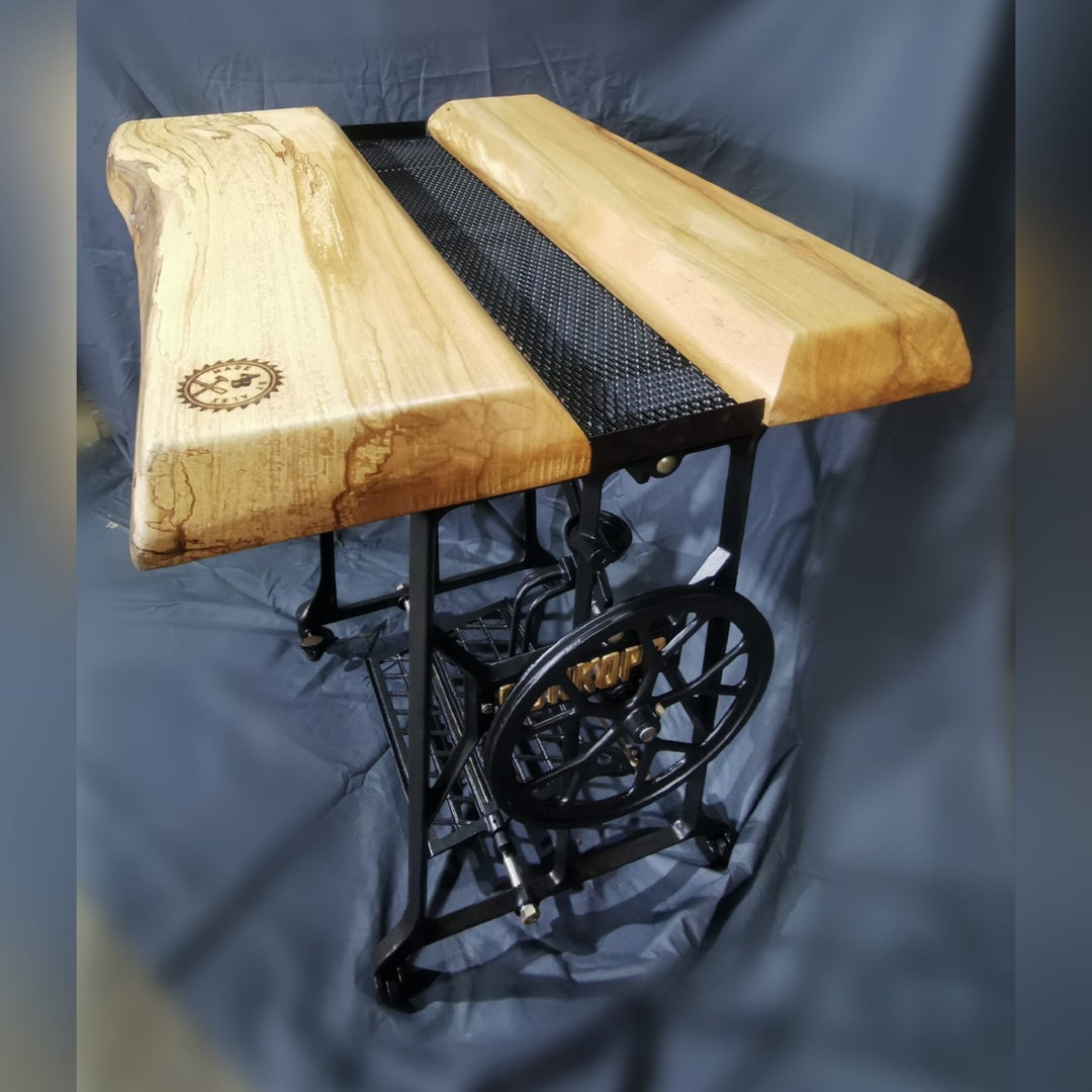 【sun flower】SINGER ビンテージ木製テーブル Singer folding sewing cabinet. $95