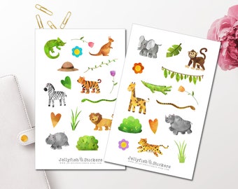 Könnte beinhalten: Zwei Blätter mit Aufklebern, die eine Vielzahl von Dschungeltieren zeigen, darunter eine Giraffe, ein Löwe, ein Zebra, ein Nashorn, ein Krokodil, ein Affe und vieles mehr. Die Aufkleber sind bunt und fantasievoll und perfekt, um jedem Projekt eine lustige Note zu verleihen.
