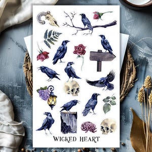 Puede incluir: Una hoja de pegatinas con ilustraciones de acuarela de cuervos, calaveras, rosas y una calavera de carnero. Las pegatinas tienen un tema oscuro y gótico, con las palabras "WICKED HEART" en la parte inferior.
