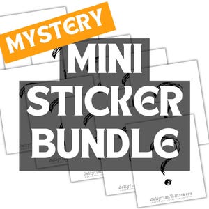 Puede incluir: Un paquete de mini pegatinas sorpresa con fondo gris y texto blanco que dice "MINI STICKER BUNDLE". Las pegatinas son de Jellyfish Stickers y presentan una variedad de diseños.