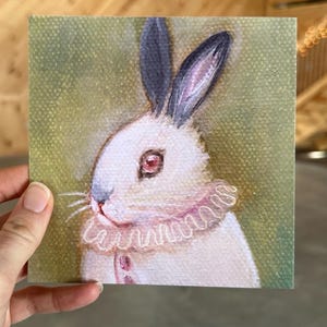 Minerva als Victoriaans circuskonijntje - origineel schilderij gedrukt op een platte kaart van 5,5 x 5,5 inch met envelop