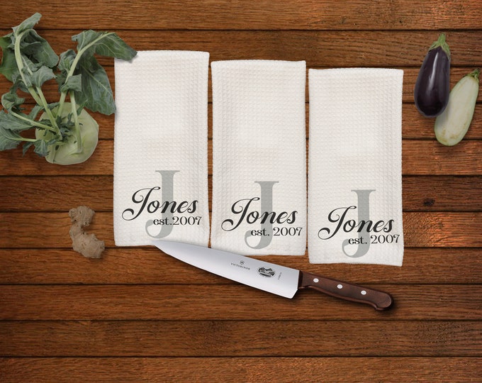 Monogrammed towel set, Personalized kitchen towels, Great gift for Mom, Hostess Gift, Housewarming Gift, Wedding Gift, dish towels