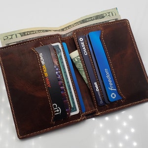 Cartera minimalista plegable personalizada para hombre de AG Wallets, hecha a mano, de cuero desgastado marrón vintage, estilo moderno y delgado, tarjetero