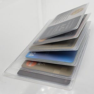 Paquete de 2 billeteras AG de vinilo resistente de 6 páginas para chequera. Incluye insertos para tarjetas de crédito, fotos, tarjetas, identificaciones, llaves y otros accesorios.