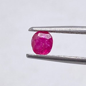 Natuurlijke Birmese robijn ~ 0,645 Ct natuurlijke duifbloed robijn ~ ovale vorm Birmese robijn ~ rozerode robijn ~ mooie kleur robijn ~ juli geboortesteen