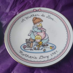 1987 Vintage Avon Mother&#39;s Day plate, A Mother&#39;s Love