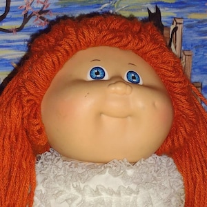 Cabbage Patch Doll, rossa con occhi azzurri, vestito estivo giallo e scarpe originali 1978-82