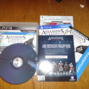 K&ouml;nnte beinhalten: Eine PlayStation 3-Spieledisk f&uuml;r Assassin's Creed IV: Black Flag. Die Disc befindet sich in einem Plastikgeh&auml;use mit einem Schwarzwei&szlig;bild eines Piratenschiffs auf der Vorderseite. Das Spiel ist mit M f&uuml;r Mature bewertet.