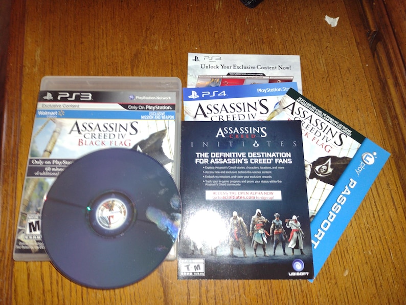 K&ouml;nnte beinhalten: Eine PlayStation 3-Spieledisk f&uuml;r Assassin's Creed IV: Black Flag. Die Disc befindet sich in einem Plastikgeh&auml;use mit einem Schwarzwei&szlig;bild eines Piratenschiffs auf der Vorderseite. Das Spiel ist mit M f&uuml;r Mature bewertet.