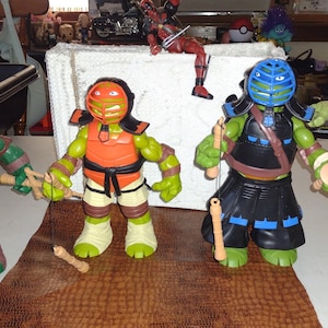 Used/Estate Samurai Teenage Mutant Ninja Turtles Large Action Figures with Original Weapons