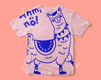 May include: A pale pink t-shirt with a blue llama design. The llama has a saddle and a decorative collar. The text "Ahm, nö!" is printed in blue on the top left of the shirt.