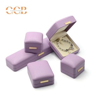 Kundenspezifische Premium-Luxus-Schmuckschatulle aus Lavendel und weißem Leder, Schmuckset, Mikrofaserfutter, Schmuckverpackung, Armband- und Halskettenbox Bild 8