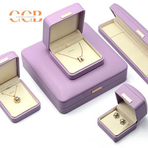 Kundenspezifische Premium-Luxus-Schmuckschatulle aus Lavendel und weißem Leder, Schmuckset, Mikrofaserfutter, Schmuckverpackung, Armband- und Halskettenbox Bild 7