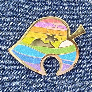 Enamel Pin : Pride Horizons Leaf / Animal King Glitter Enamel Chain Badge Lapel