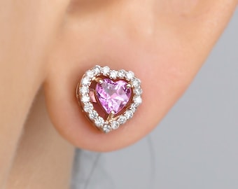 ホットピンクのハート型天然ラボグロウンサファイアスタッドピアス、2