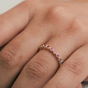 Rainbow sapphire round vintage prong set ring gold | Natural rainbow sapphire eternity band ring gold | Sapphire rainbow ombre vintage band