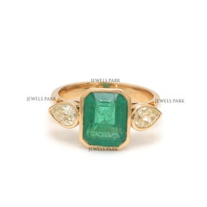 Emerald cut emerald vintage diamond ring gold | Natural emerald cut emerald antique ring gold | Emerald bezel set pear cut diamond ring gold