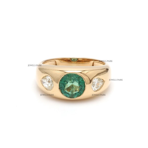 Art Deco chunky emerald diamond gypsy ring gold | Natural emerald round cut flush set ring with old mine cut diamond | Vintage signet ring