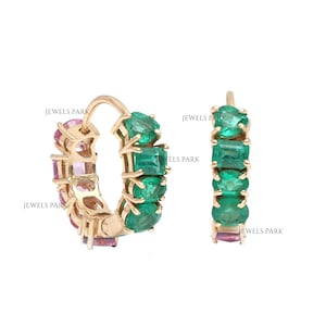 Brincos huggies formato mix de esmeralda ouro | Brinco de argolas mutáveis em safira rosa esmeralda em ouro | Brincos de esmeralda com corte esmeralda natural em ouro