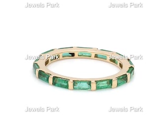 Natural emerald eternity band ring baguette cut in 14k 18k gold | Natural 4x2mm stackable emerald ring gold | Emerald wedding band gold gift