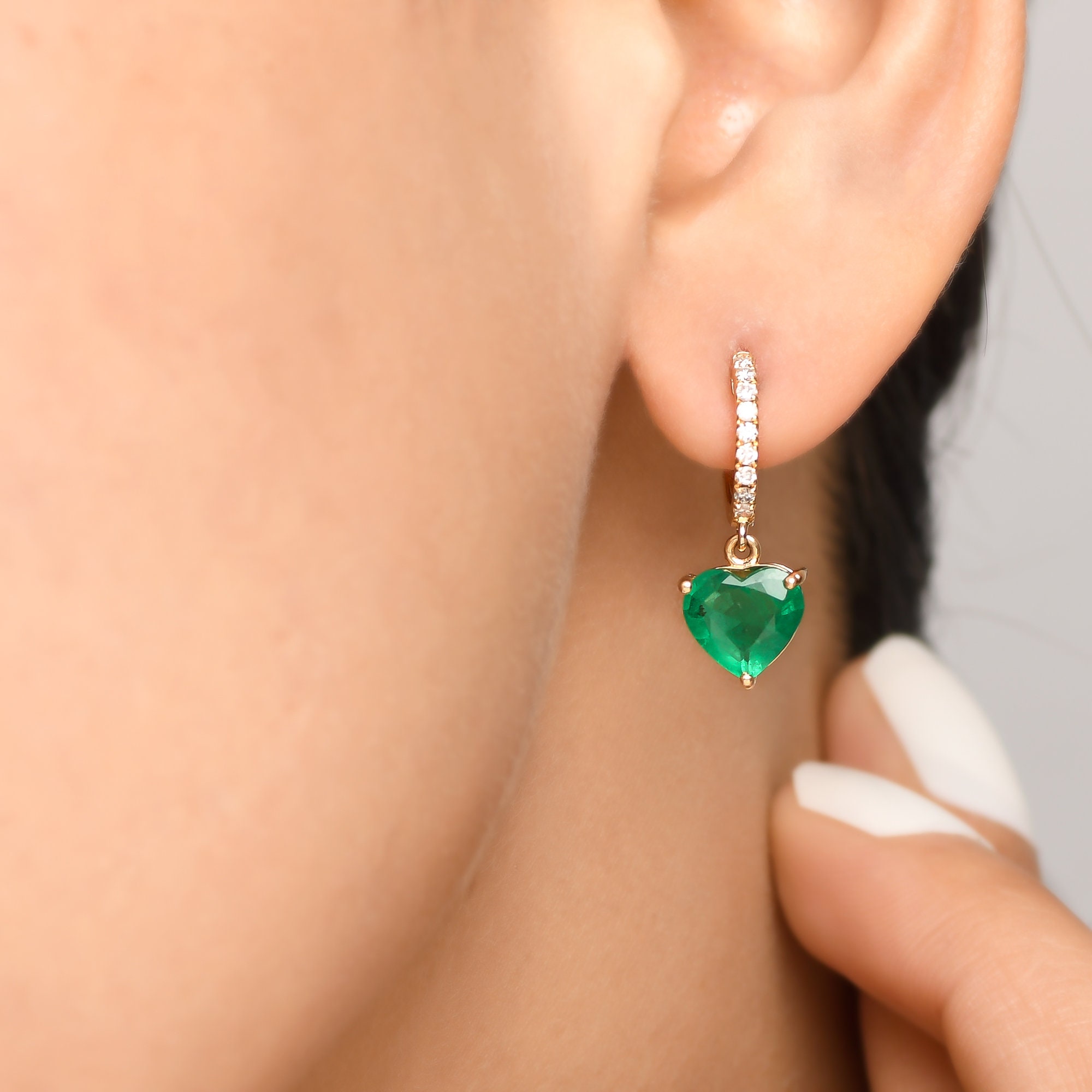 Valentine's Present Cabochon Heart Shape Lab Grown Emerald
