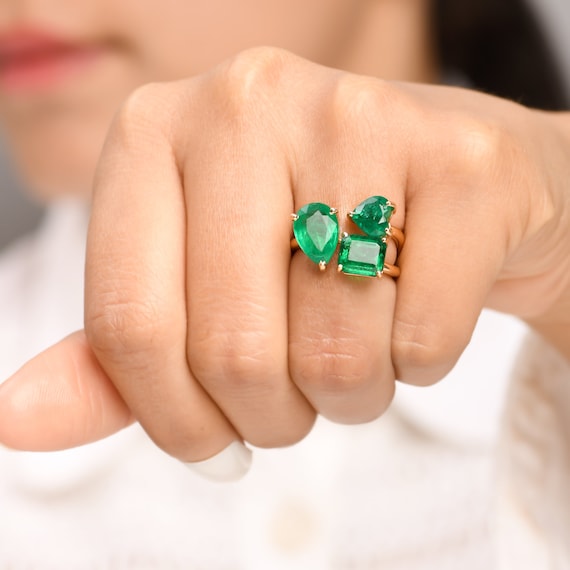 Real Emerald Pear Cut Emerald Cut Ring Gold Natural Three Stone