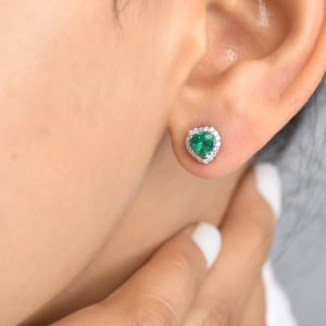 Smaragd diamanten hart studs oorbellen goud | Natuurlijke 5MM smaragd hart halo diamanten oorbellen goud | Smaragd geslepen smaragdgroene oorbellen