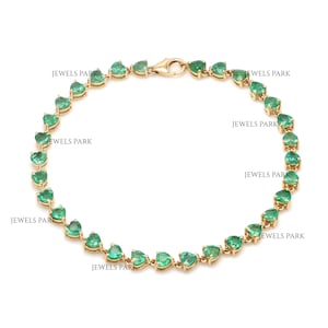 Emerald heart shape thin prong set tennis bracelet in gold | Natural emerald heart tennis bracelet gold | Emerald heart tennis bracelet gold