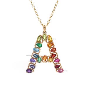 Colgante con letra inicial en forma de pera y piedra preciosa de arcoíris / Collar con letra con nombre y colgante con letra A grande / Collar con múltiples piedras preciosas de arcoíris ombré dorado