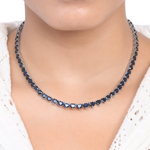 18k white gold tennis necklace with blue sapphires Measure 40 Carat 5,50