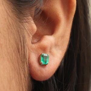Smaragd achthoekige mini studs oorbel goud | Natuurlijke smaragd geslepen smaragd oorbellen goud | Groene smaragd geslepen smaragd mini studs oorbellen goud