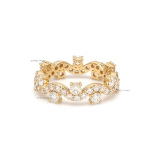 Anillo de boda curvo de oro con diamantes / Anillo de diamantes de eternidad / Anillo de boda apilable / Regalo de aniversario / Joyería fina