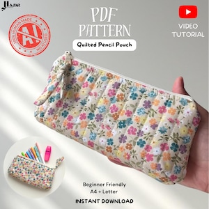 Puede incluir: Un estuche acolchado para lápices de tela color crema con un patrón floral repetitivo en tonos rosa, azul, naranja y verde. El estuche tiene un cierre de cremallera con tirador de tela y se muestra en formato de patrón digital.