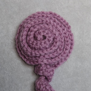 Handmade swirl wool brooch, crochet swirl brooch, hand knitted swirl wool brooch, brooch pin, acessory, vintage brooch, boho style, hippie