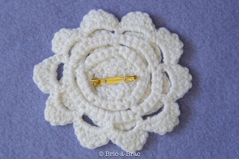 Handmade flower wool brooch acessory boho style brooch pin vintage brooch hand knitted flower wool brooch crochet flower brooch