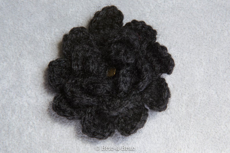 Handmade flower wool brooch acessory boho style brooch pin vintage brooch hand knitted flower wool brooch crochet flower brooch