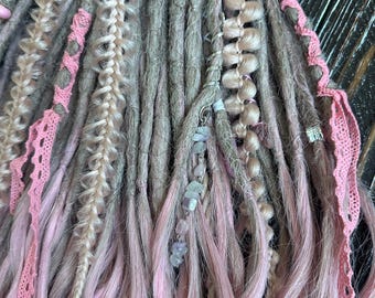 Blond dreads with wavy pink open ends, textured braids in dreads extensions, princess hair extensions with feathers, full DE dreads set