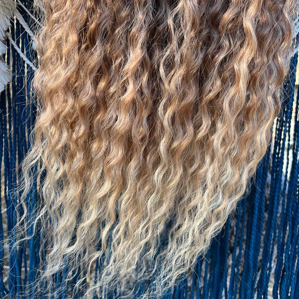 Gewellte synthetische Dreads Synthetische Häkel-Dreads verlängern warme braune und sonnengebleichte Spitzen. Dreads im Boho-Stil de Dreadlocks Ombre
