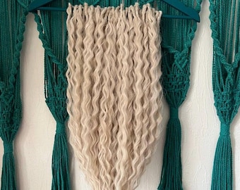 Light Blonde Wavy Synthetic Hair Extensions, Wave Crochet Dreads, Thick Curly Blonde Extensions, White Curly Dreadlocks, Milky curly