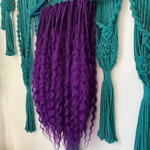 Dreadlocks viola ricci a doppia punta, capelli di Halloween, trecce con extension, extension per dread sintetici all&#39;uncinetto, extension per capelli ondulati da strega