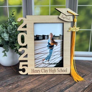 personalized 2025 graduation tassel holder picture frame, custom 4X6 graduation frame keepsake, high school graduation gift for her