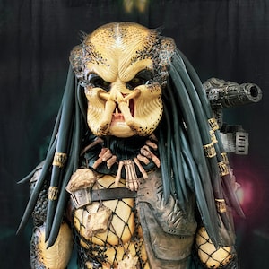 Predator Deluxe Cosplay Costume image 1