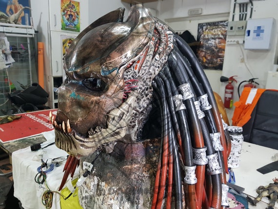 Predator Deluxe Latex Mask