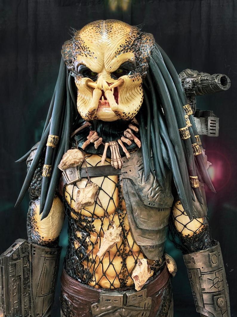 Predator Deluxe Cosplay Costume image 1