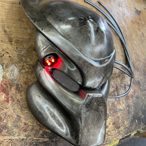 Predator bio helmet with magnetized cables