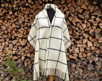 Wide white check lamb's wool scarf White check lamb's wool shoulder scarf White shoulder scarf