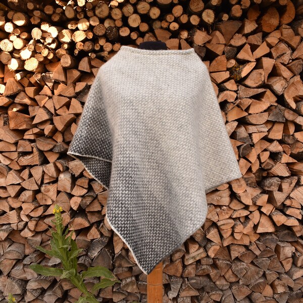 Medium sized light gray lamb's wool poncho Light grey lamb's wool medium sized cloak Medium sized light gray lamb's wool cape