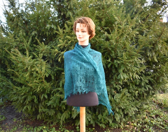Scialle in pizzo blu turchese: sciarpa in lana di capra fatta a