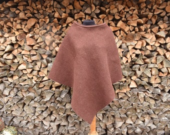 Poncho en laine d'agneau marron épais unie L-XL taille L-XL Cape en laine d'agneau marron unie épaisse extra large Cape en laine d'agneau marron épais épais unie